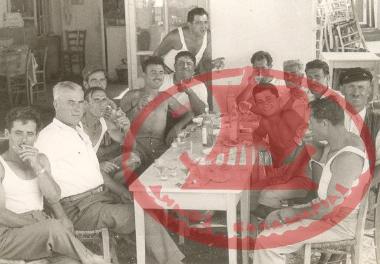Καλοκαίρι 1958. Καπεταναίοι και αλιεργάτες των γρι – γρι στην Αγία Τριάδα