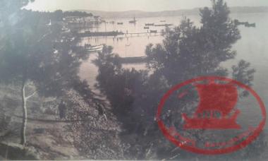 Λήψη από το πάρκο της Αρετσούς όπου φαίνεται όλη η παραλιακή με τη σκάλα του Χαμόδρακα, της Νέας Κρήνης, το κέντρο Βράχος και η έκταση μέχρι το αεροδρόμιο