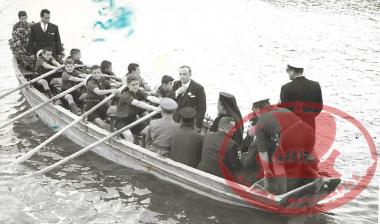 The Mayor of Kalamaria throws the wreath at Epiphany