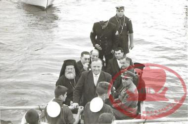 On the boat of the Boy Scouts at the Epiphany, the Mayor of Kalamaria and various officials