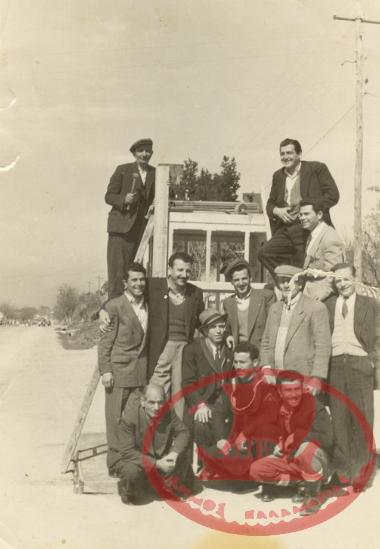 Αρετσού 1952. Οδός Νικολάου Πλαστήρα. Το περίπτερο του Ιωάννη Όσσανλη