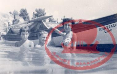 Swimming in Aretsou beach