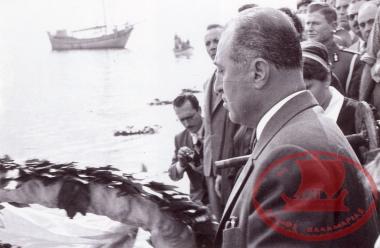 The President of the Progressive Association of Aretsous - Derka Mr. Antonis Roditis throws a wreath