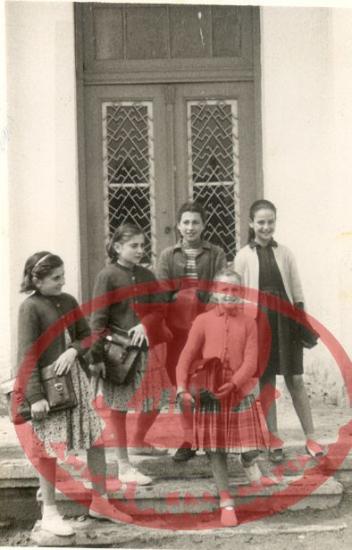 Five students from the 6th class of the 5th Primary School