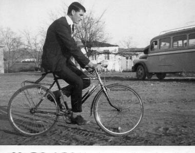 Nikitas Karavasileiadis with a bicycle in the Volvi region in 1960