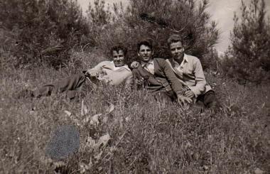 Nikitas Karavasileiadis with friends in the countryside of Volvi
