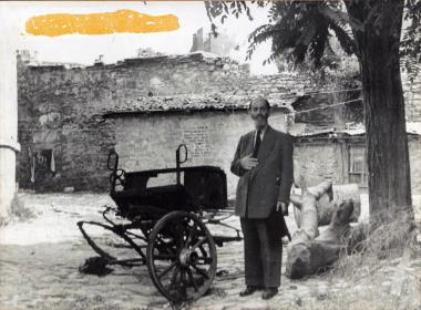 The priest of Saints Theodoroi Vlagas and father of the Metropolitan of the Ecumenical Throne of Perga, K. Evangelos, after his injury during the Pogrom of 1955