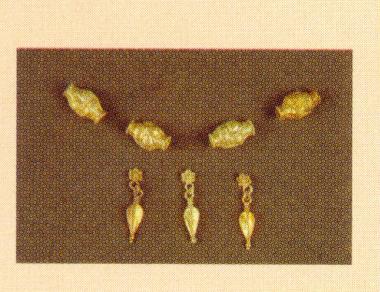 Golden grave goods from the interior of the Macedonian Tomb of Fοinikas