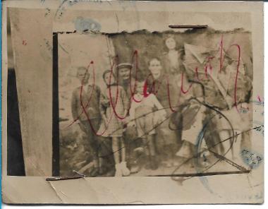 Old photo of a family from Askos Volvi
