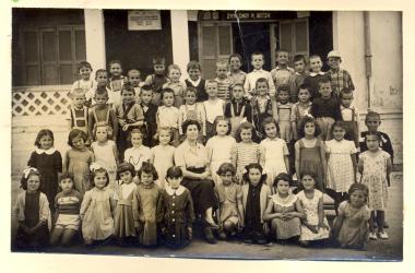 Graduates of the 3rd and 4th grade of the 19th grade with their teacher Niki Karavatou.