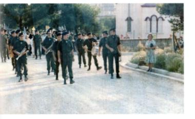 Λιτάνευση εικόνας Αγίου Παντελεήμονα κατά τον πανηγυρικό εορτασμό του. Αριστερά ανεβαίνοντας την Ελ. Βενιζέλου