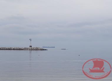Ο Φάρος της Μαρίνας απέναντι από την Πλαζ Αρετσούς