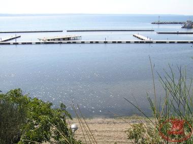 The middle floating platforms of the Port of Aretsou.