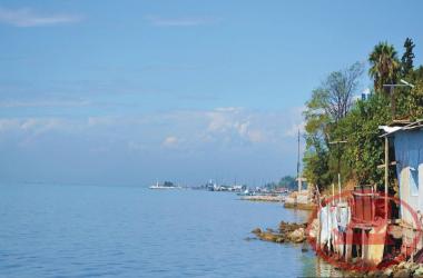 The settlement of Nea Krini, photo from Mikra to the Marina of Aretsous.