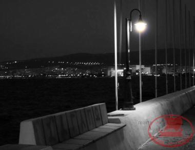 Το βράδυ και με ασπρόμαυρη φωτογραφία στα μπλόκια