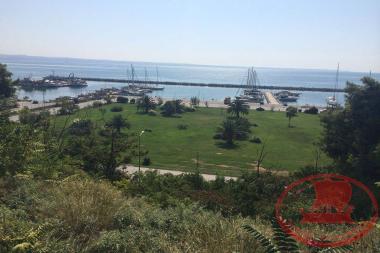 Η Μαρίνα Αρετσούς πάνω από την οδό Νικολάου Πλαστήρα