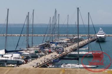 Η μία προβλήτα της Μαρίνας Αρετσούς.