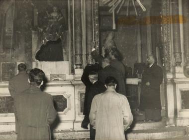 Committee of the W.S.E. examines with astonishment how people of the 20th century destroy icons, works of archaeological and religious value.