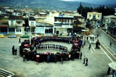 Γυμνάσιο Κυργίων εκδήλωση για την Εθνική Γιορτή στην πλατεία του χωριού 1970.