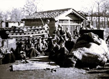 Greeks in Karagachi (Old Orestiada), a suburb of Adrianople, flee their homeland.