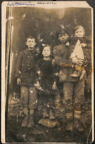 Spanopoulou children Stathis, Michalis, Kali, Penelope, 1920