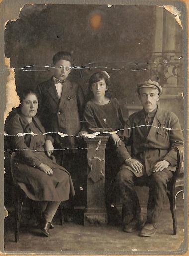 Sachpazidis Family, 1929