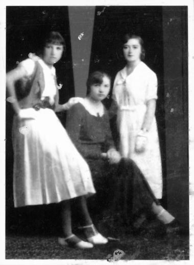Sisters and cousin Asimakopoulou