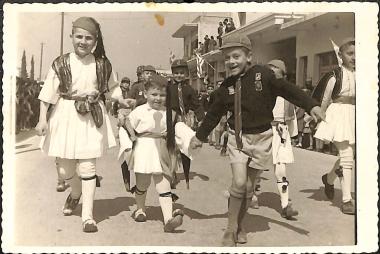 Παρέλαση στην οδό Κομνηνών, Καλαμαριά,1958