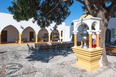 Γενέσιο της Θεοτόκου-Παναγία Τσαμπίκα, Αρχάγγελος