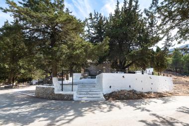 Zoodochos Pigi, Sianna