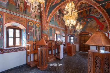 Saint Nikitas, Fanes