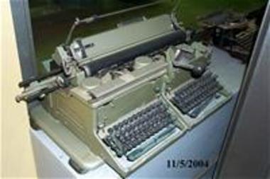 Γραφομηχανή Imperial με διπλό πληκτρολόγιο