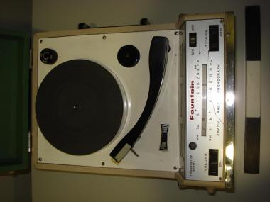 Φορητό Ραδιοπικάπ Fountain