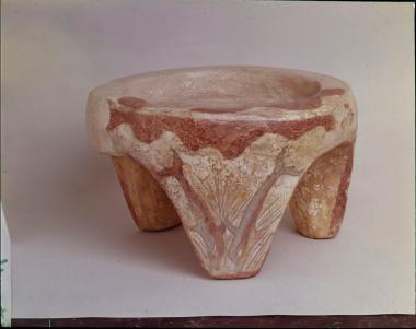 Τριποδική τράπεζα προσφορών