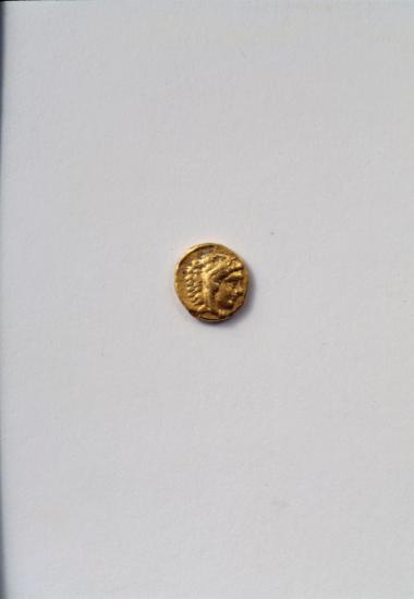 Χρυσό τριημιωβόλιο (1/8) στατήρα Φιλίππου Β΄ Κεφαλή Ηρακλή (εμπροσθότυπος)