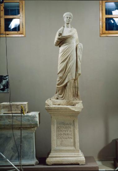 Εικονιστικό άγαλμα της Ιουλίας Φρυγιανής Αλεξάνδρας