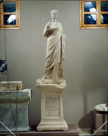 Εικονιστικό άγαλμα της Ιουλίας Φρυγιανής Αλεξάνδρας