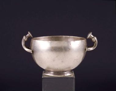 ασημένιο αγγείο