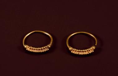 Χρυσά σκουλαρίκια