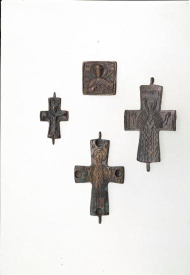 3 σταυροί-εγκόλπια και εικονίδιο Αγίου Δημητρίου
