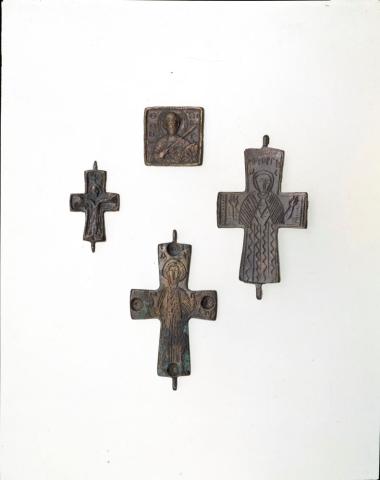 3 σταυροί-εγκόλπια και εικονίδιο Αγίου Δημητρίου