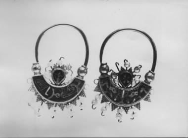 Σκουλαρίκια (ασπρόμαυρη φωτογραφία)