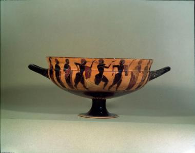 Μελανόμορφη κύλικα τύπου Σιάνας με παράσταση αθλητικών αγώνων