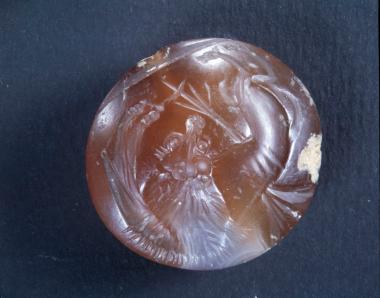 Μυκηναϊκός φακόσχημος σφραγιδόλιθος από αχάτη με παράσταση λιονταριού