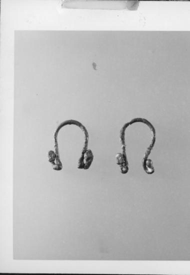 Δύο ασημένια σκουλαρίκια
