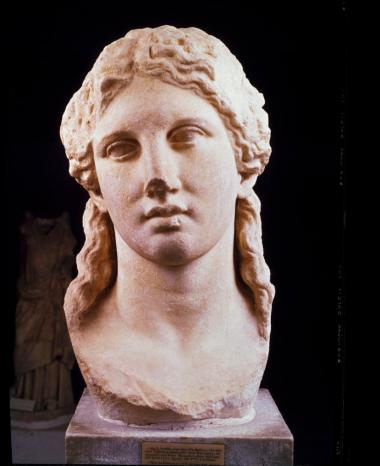 Μαρμάρινη κεφαλή Διονύσου