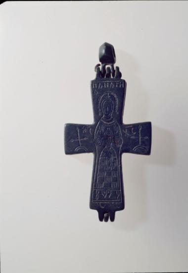 Σταυρός-λειψανοθήκη με Παναγία στον τύπο της Νικοποιού