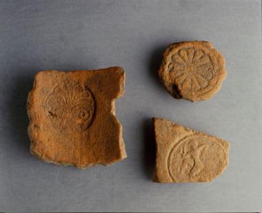 Κεραμίδια με σφραγίσματα