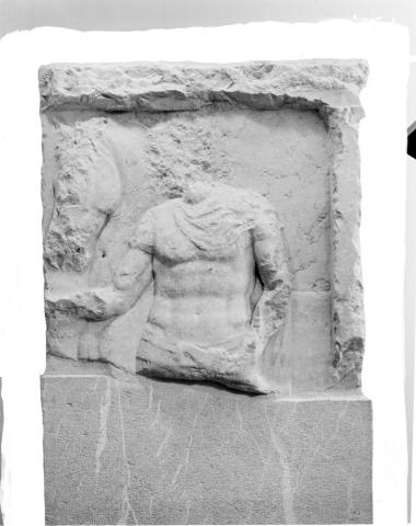 Μαρμάρινη επιτύμβια στήλη