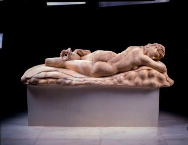 Άγαλμα κοιμώμενης μαινάδας